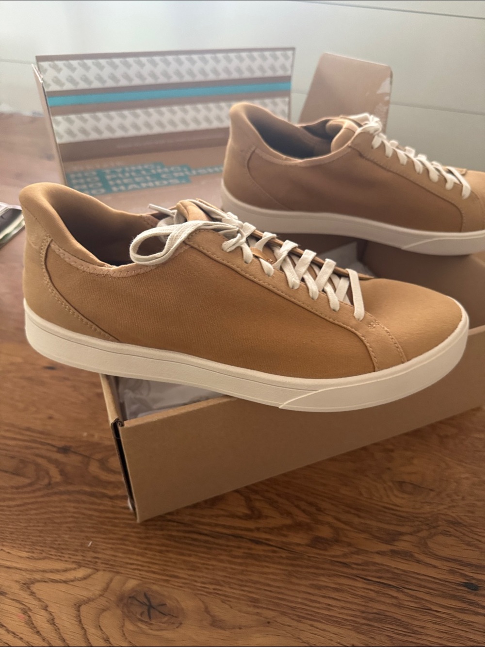 Kizik Brand new, never worn Men's Casual Tan Low-Top Sneakers with White Sole